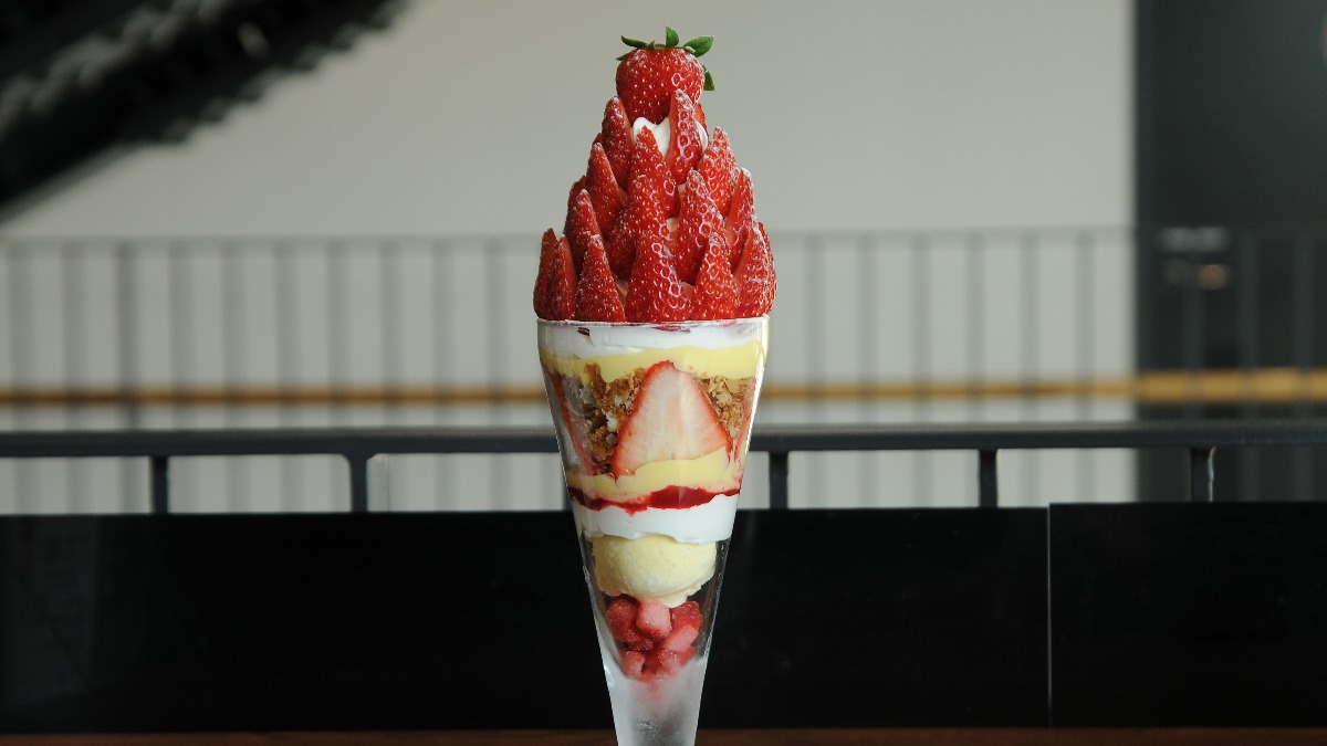 超人気道の駅のいちごパフェ【レスティ唐古・鍵｜田原本町】