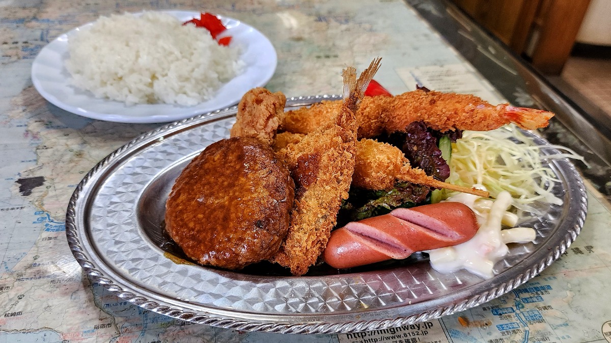 50年続く「老舗食堂」で大好きがてんこ盛りな「ボリューム満点ランチ」を発見！　ラーメン大好き中田メシ【大和路｜御所市】