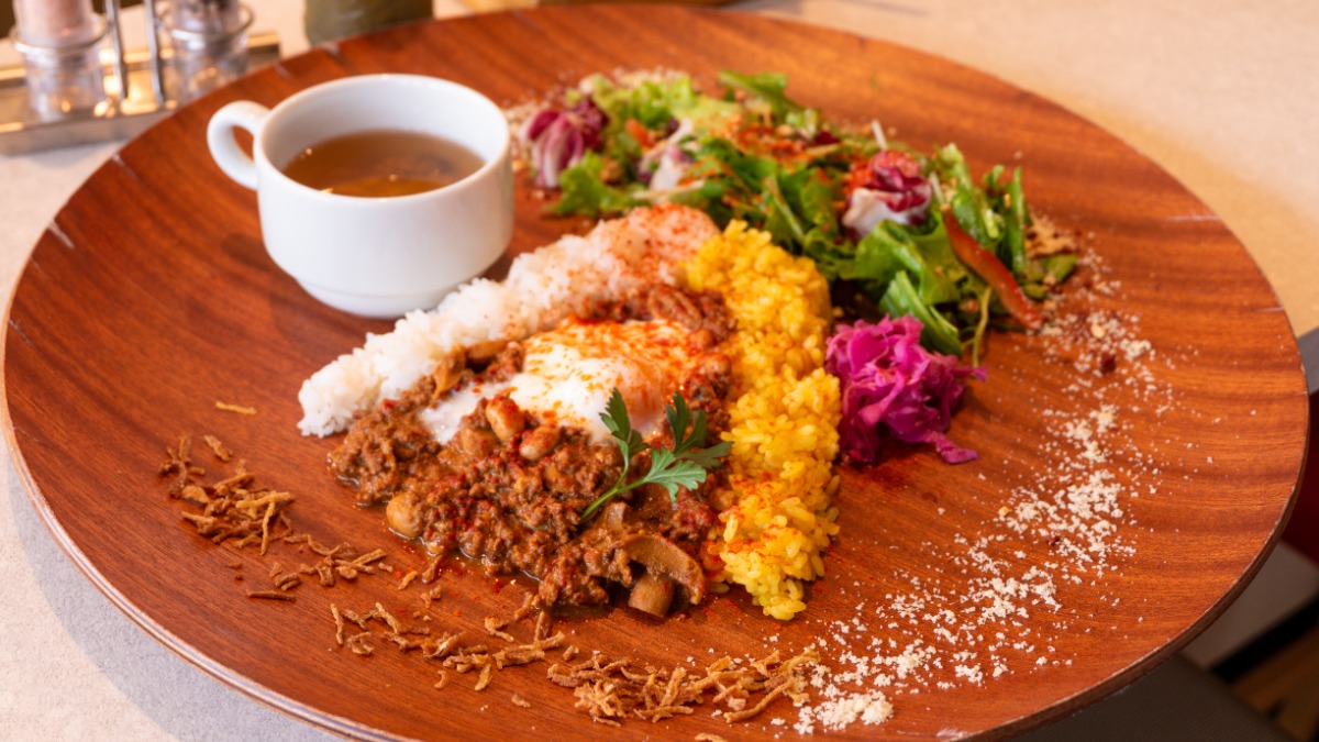 【奈良県】寒い季節に美味しいおすすめ新商品！健康的な薬膳カレー新発売『鹿珈スパイシーバターチキンカレー』Lunch & Cafe 鹿珈（ロカ）