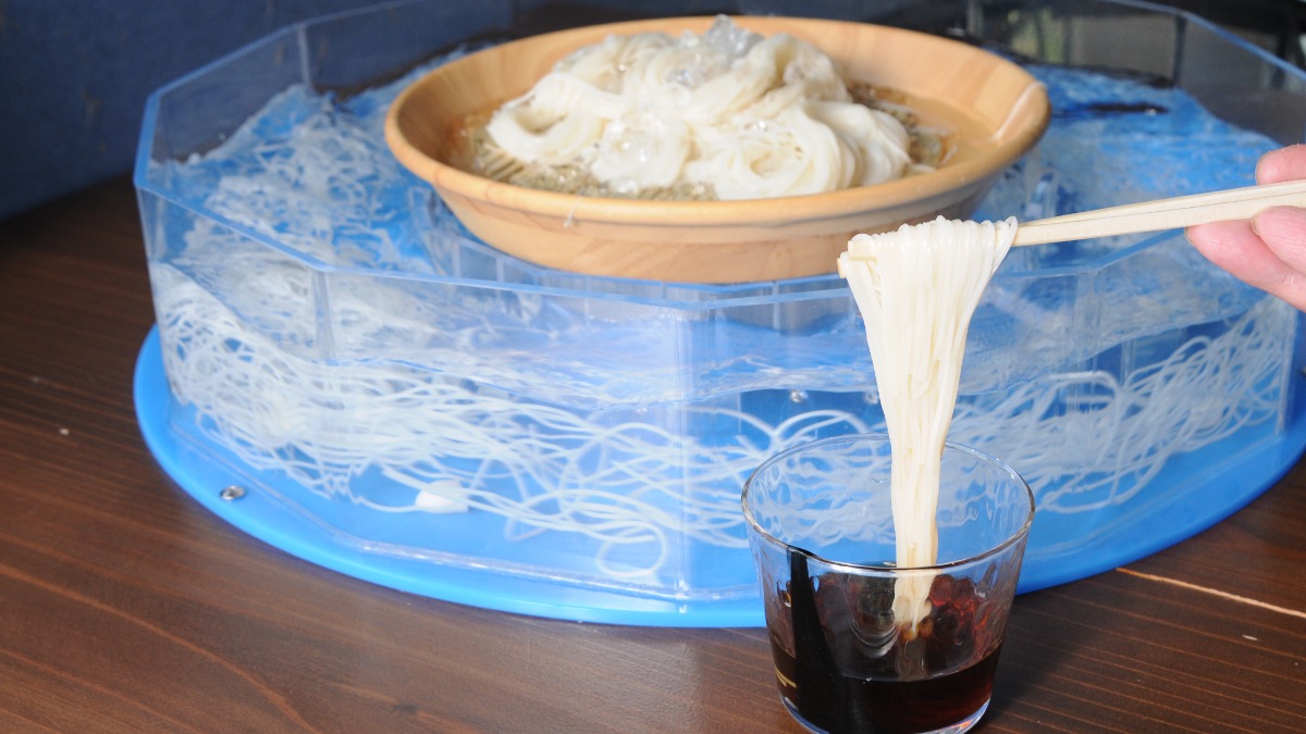 お店で涼しい流しそうめん【三輪そうめん流し｜桜井市】