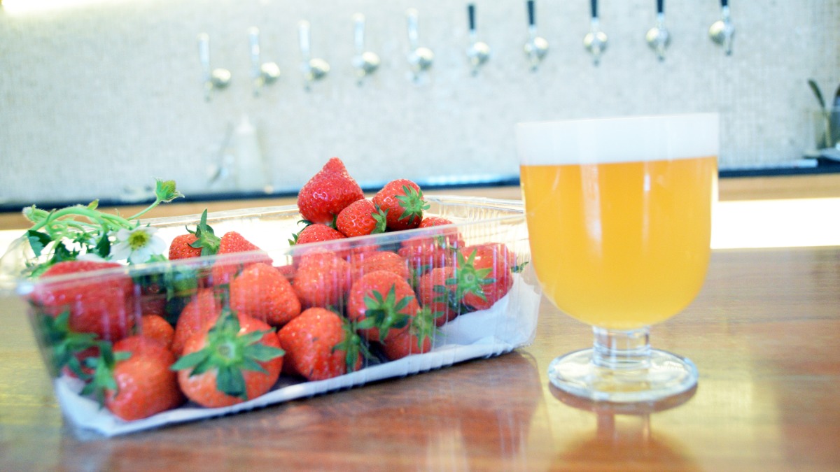 数量限定！奈良県産の「いちご」を使った「クラフトビール」が登場【なら麦酒ならまち醸造所】
