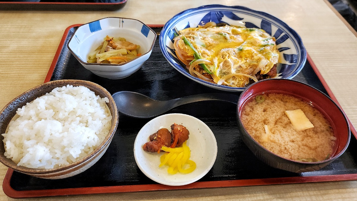 近鉄・大和八木駅前「昭和レトロ食堂」のイチオシ定食　ラーメン大好き中田メシ【四季彩宴あまき｜奈良県橿原市】
