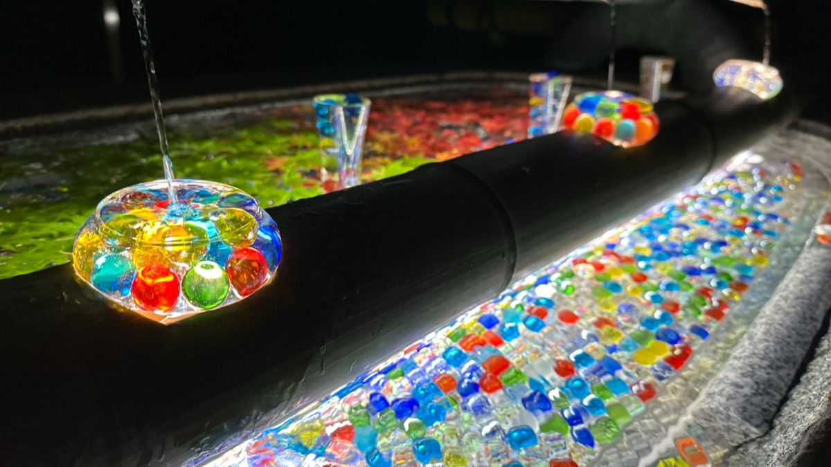 【紅葉ライトアップ】もみじ回廊　奈良県岡寺で日本最大規模の鮮やかな和傘