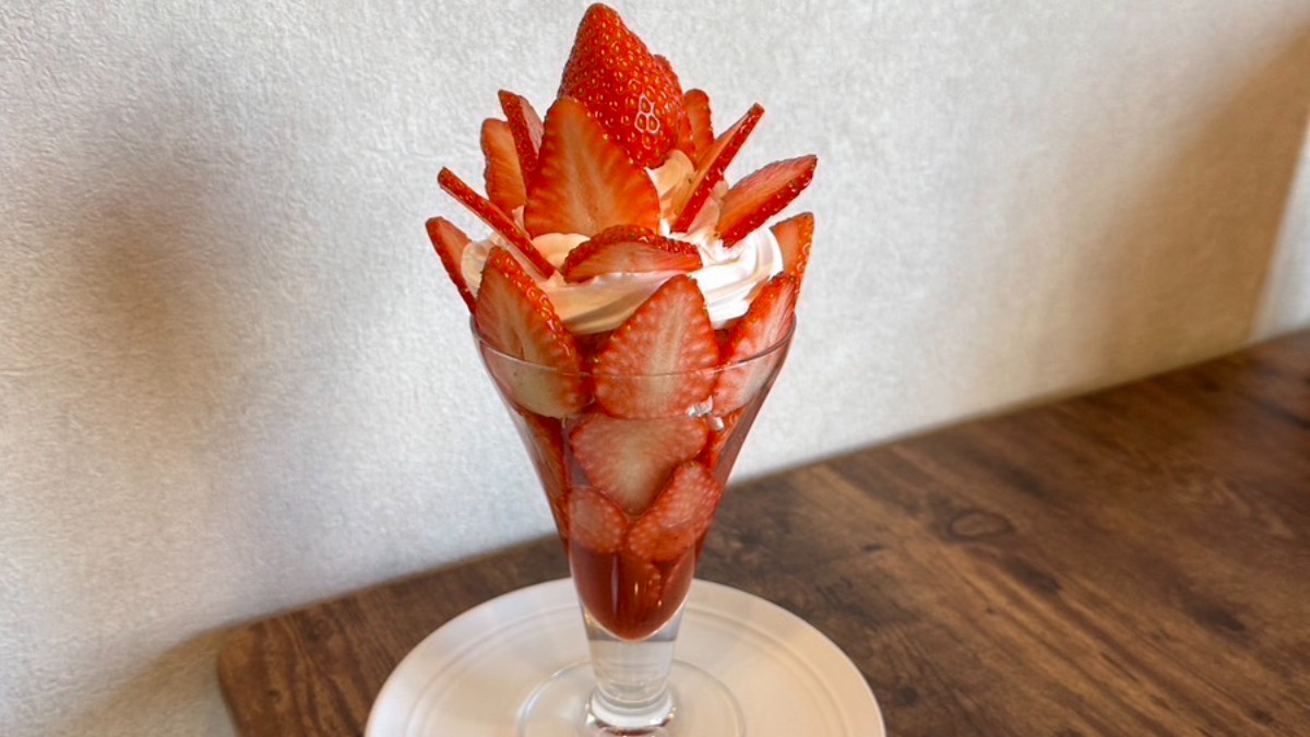 大人気パフェが再び！”香芝の旬をお届けする”ボリューム満点いちごパフェ【pilot coffee kitchen｜香芝市】