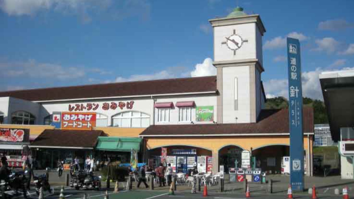 関西屈指の人気と広さを誇る道の駅！ご当地グルメ、温泉、特産品が揃うショッピング街【道の駅 針テラス｜奈良市】