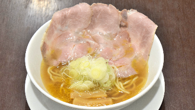 【世界が麺で満ちる時 富雄店／奈良市】大阪の有名店が富雄に進出！スッキリ爽やかラーメンを堪能せよ