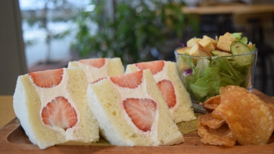 【プラススクエア／パン・カフェ／田原本町】自慢の焼き立てパン×奈良県産いちごの限定いちごメニュー