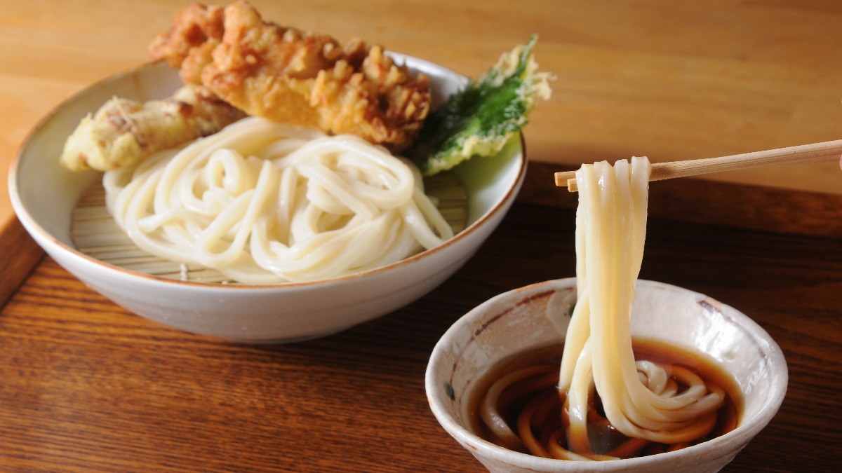 自家製麺とダシがきいた、冷とり天うどん【うどん屋つなぐ｜奈良市】