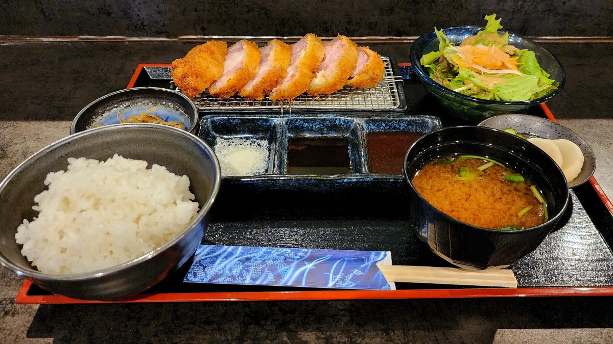 肉の味が記憶に残る「とんかつ」　ラーメン大好き中田メシ【創作串かつ料理 藍亭（あおいてい）｜奈良県橿原市】
