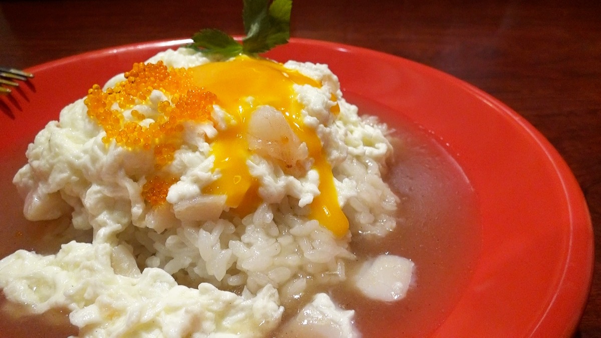 今までにない天津飯！編集奈良の学生とのコラボで誕生した「ふわとろ淡雪 天白飯」【チャイナダイニング飛天｜奈良市】