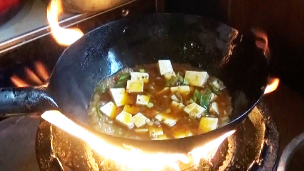 高校生が1日店長にチャレンジ！麻婆豆腐ラーメン完成までの動画もご紹介！【すするか、すすらんか。】