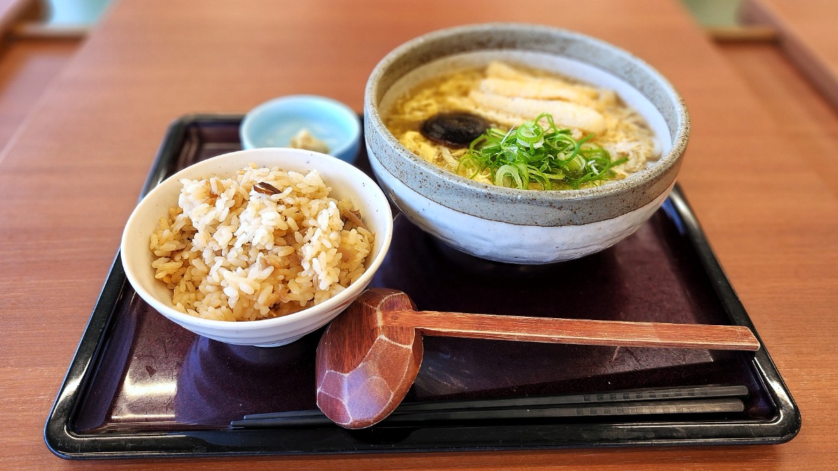 リピーター続出！冬の名物の玉子とじあんかけうどん　ラーメン大好き中田メシ【御所の郷｜御所市】