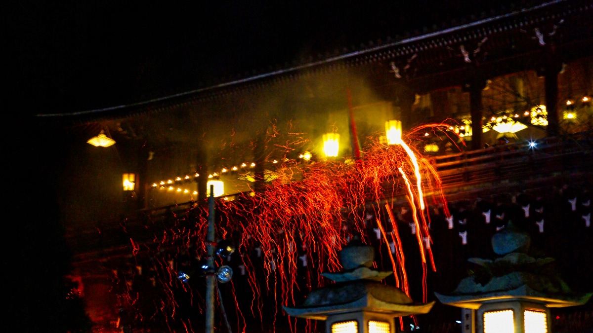 【奈良県】「お水取り」「お松明」とは？東大寺で1270年以上続く神秘的な祈りの儀式【東大寺修二会2025】