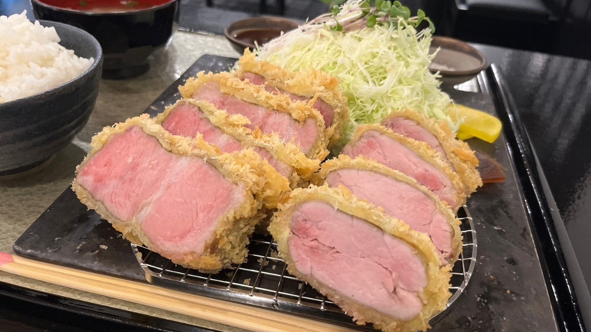 【新店】ド迫力の分厚さ！ジューシーな大和ポークとんかつ専門店が奈良県大和郡山市に2023年4月オープン｜大和とんかつ 八重櫻
