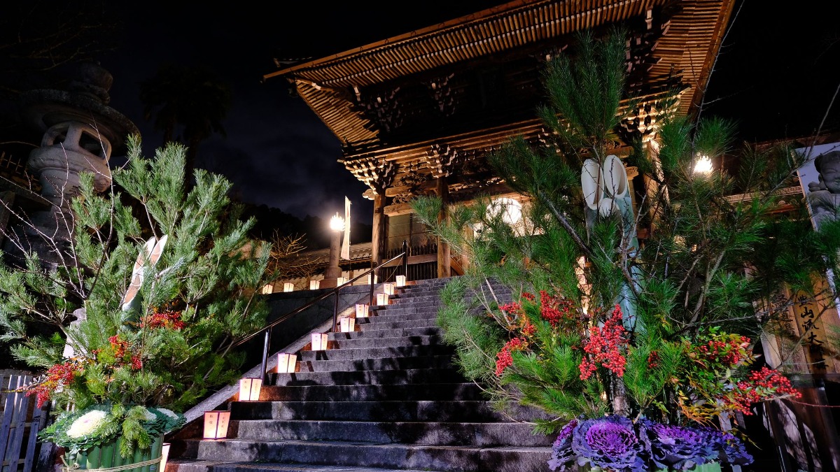 冬も趣深い「花の御寺」で祈りの灯火に願いをこめて【奈良の初詣2023｜長谷寺｜桜井市】