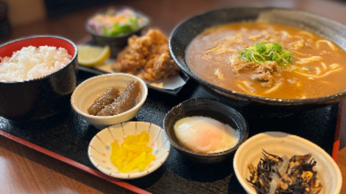 8月2日は「カレーうどんの日」　奈良でカレーうどんといえば『情熱うどん 荒木伝次郎』【奈良県的今日は何の日】