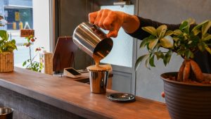 奈良駅すぐ、4.2坪の小さなチャイ専門店で味わう“毎日飲めるチャイ”