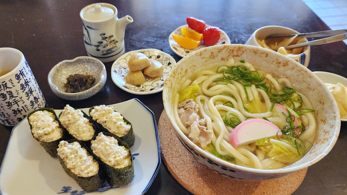 奈良県民のソウルフード「元祖サラダ寿司」が復活！　奈良ナカタメシ【ぽサラ食品ふんふん亭｜御所市】