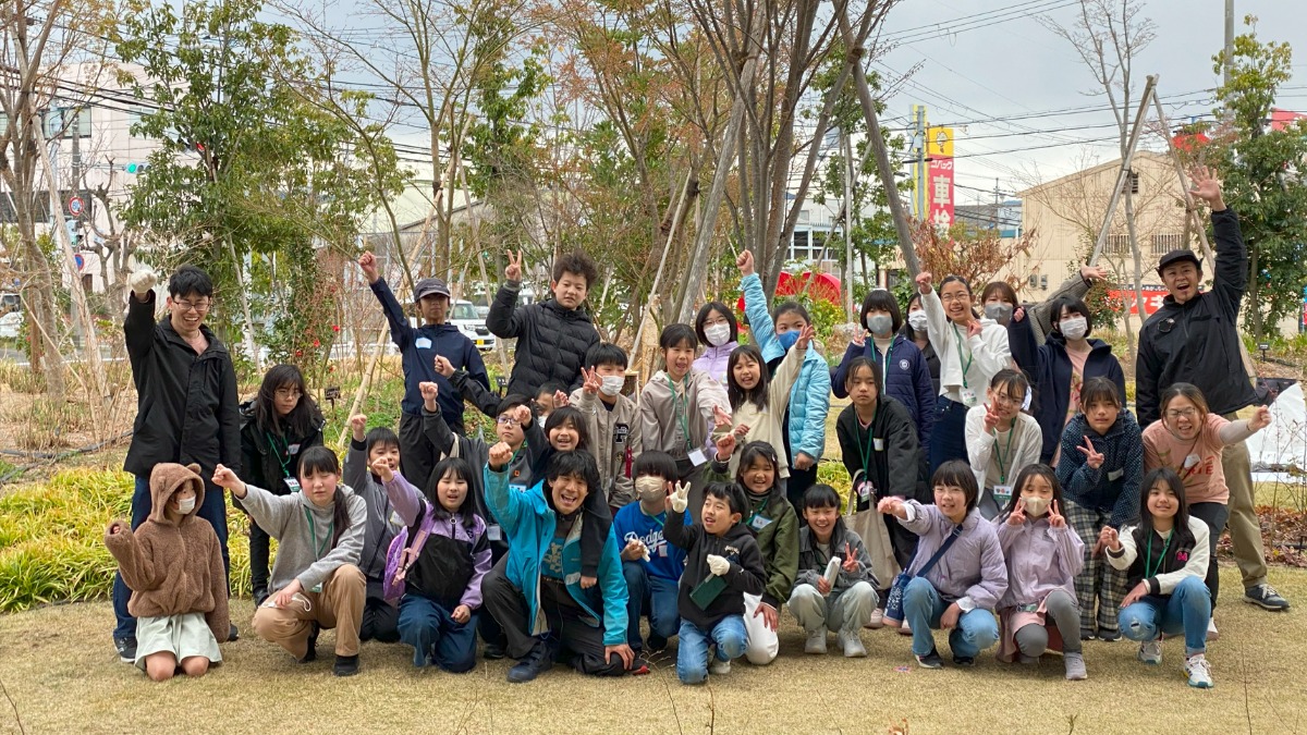 「ダーマトグラフで描く！みんなの色で作る巨大な一枚の絵」や「演劇にチャレンジ！表現する楽しさを見つけよう！」や「いろんな昆虫や鳥が集まってくる＂虫のホテル＂を 建てよう！」などを子どもたちが学ぶ『ジュニア・コトクリエカレッジ（アート）』開催レポート