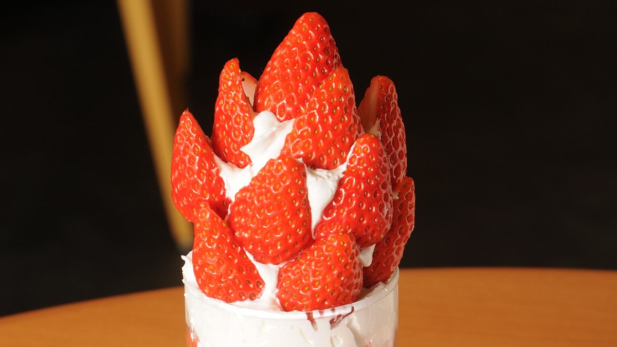 葛づくしのいちごパフェ【飛鳥彩瑠璃の丘 天極堂テラス/桜井市】