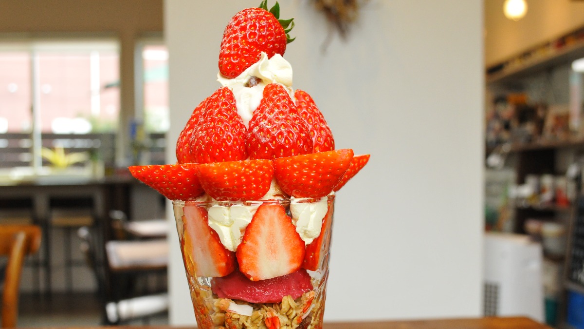 奈良「古都華」と「あすかルビー」の両方が楽しめる「贅沢いちごパフェ」【café natural（カフェ ナチュラル）｜広陵町】