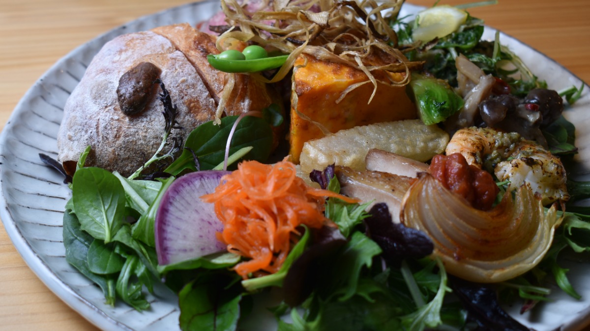 橿原市坊城 『tomato monkey（トマトモンキー）』 27品目使用の地産地消イタリアンプレート