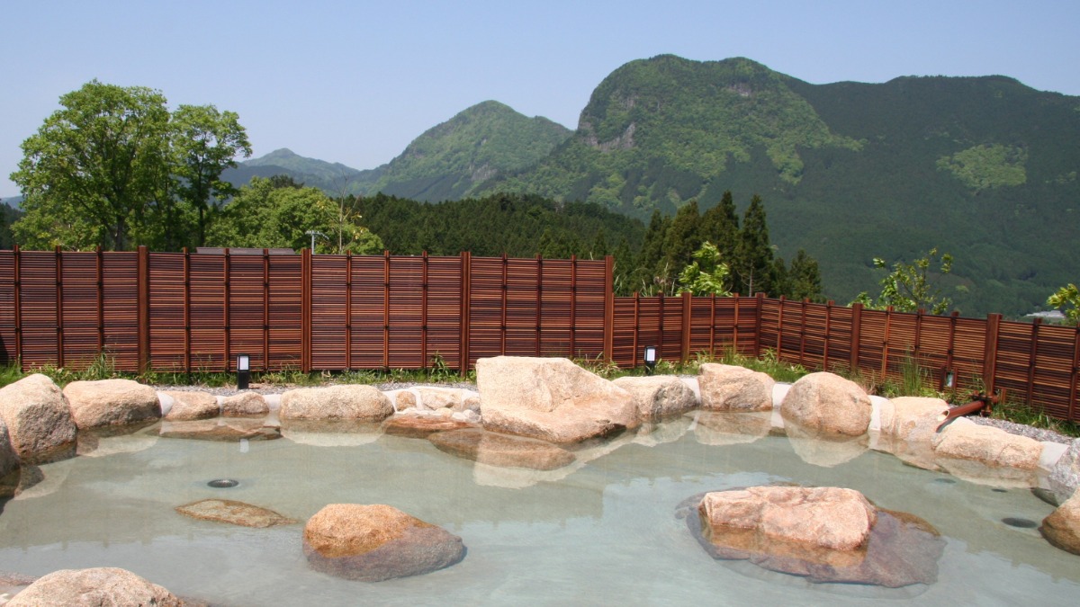 【奈良日帰り温泉特集】まるで化粧水のような美人の湯。露天風呂は眺望抜群の「お亀の湯」｜曽爾村