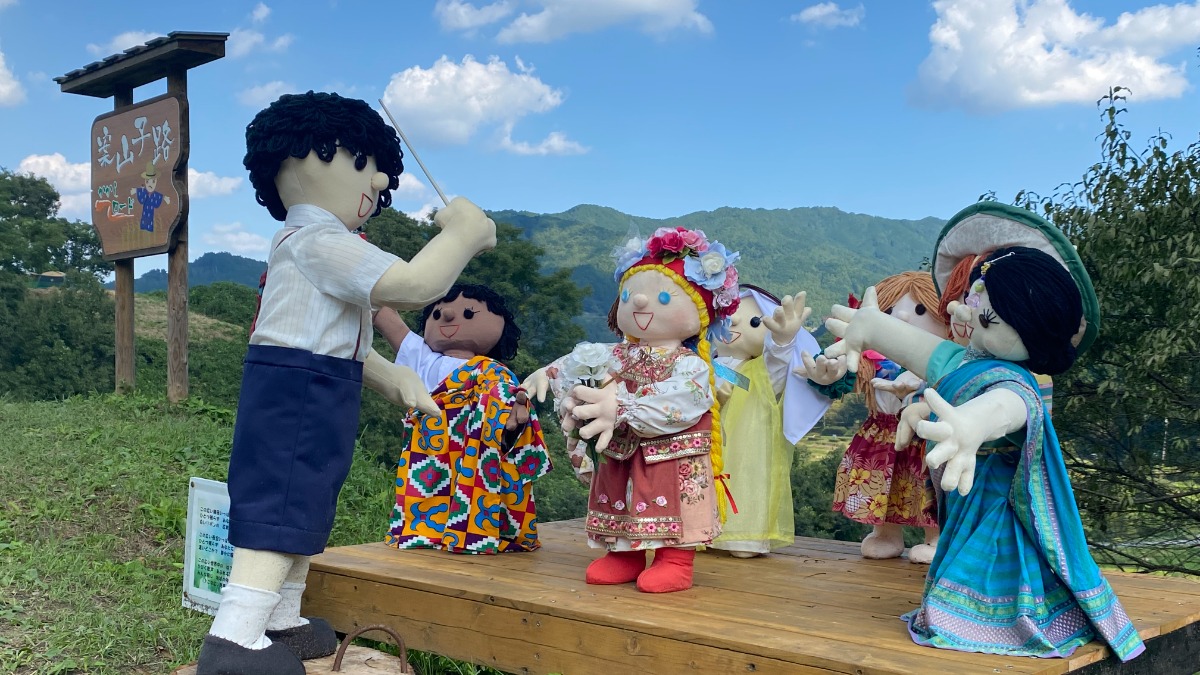 奈良県明日香村で「稲渕棚田案山子まつり」開催！個性豊かな案山子に会いに行こう！