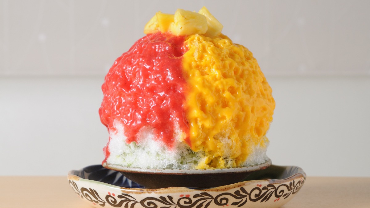 「やちむん」が並ぶきたまちのお店でかき氷【おことパーラー｜奈良市】