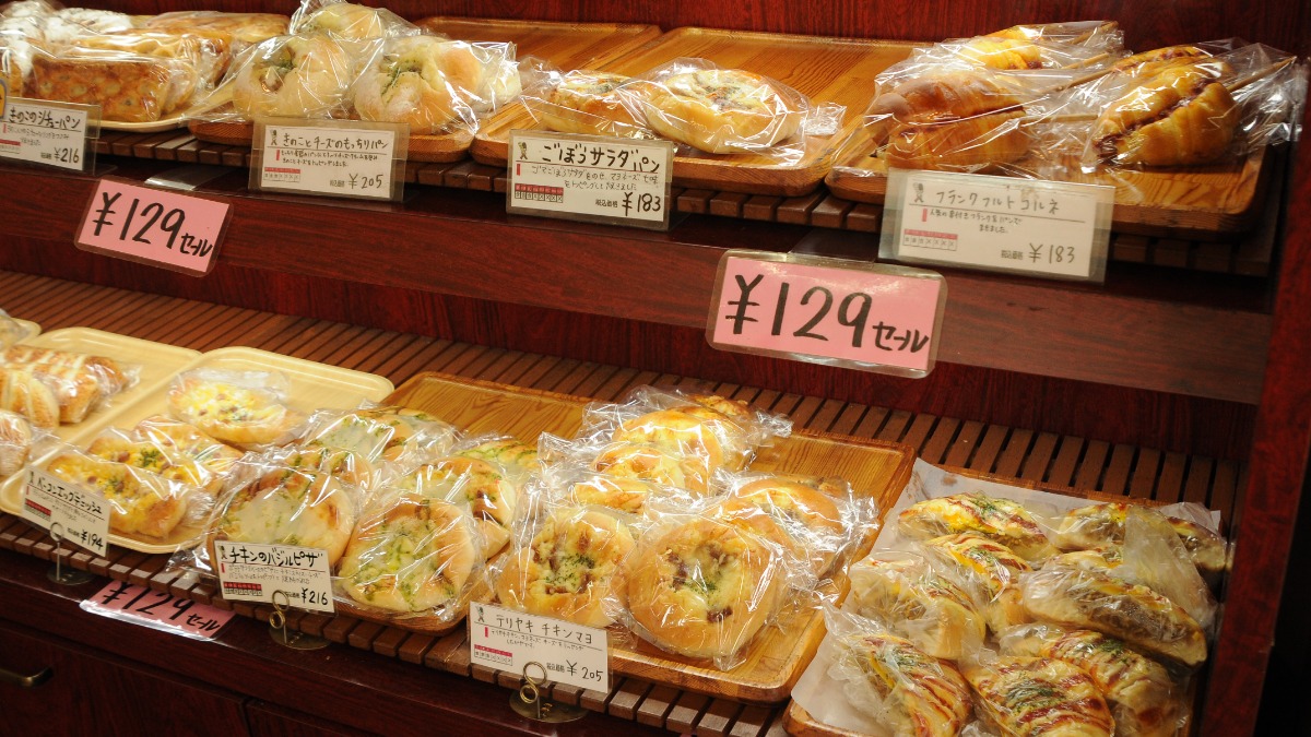 近鉄菖蒲池駅近くにある町のパン屋さん【ロンドンあやめ池店｜奈良市】