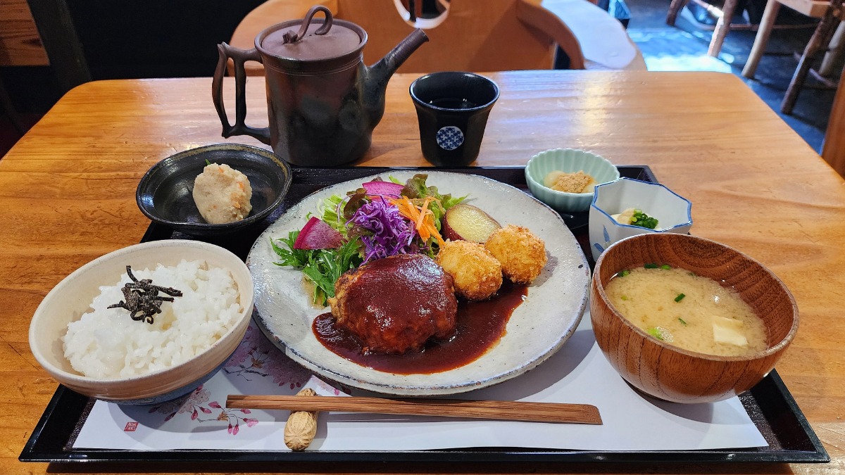 近鉄奈良駅から徒歩8分！ならまちでいただく「豆腐づくし」のランチ　奈良ナカタメシ【和彩Rest紅絲（こうし）｜奈良市】