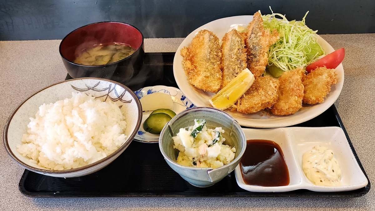 この内容で1000円以下！「豚ヒレ」と「あじフライの盛り合わせ」が最強すぎた居酒屋ランチ　ラーメン大好き中田メシ【佐賀屋｜香芝市】