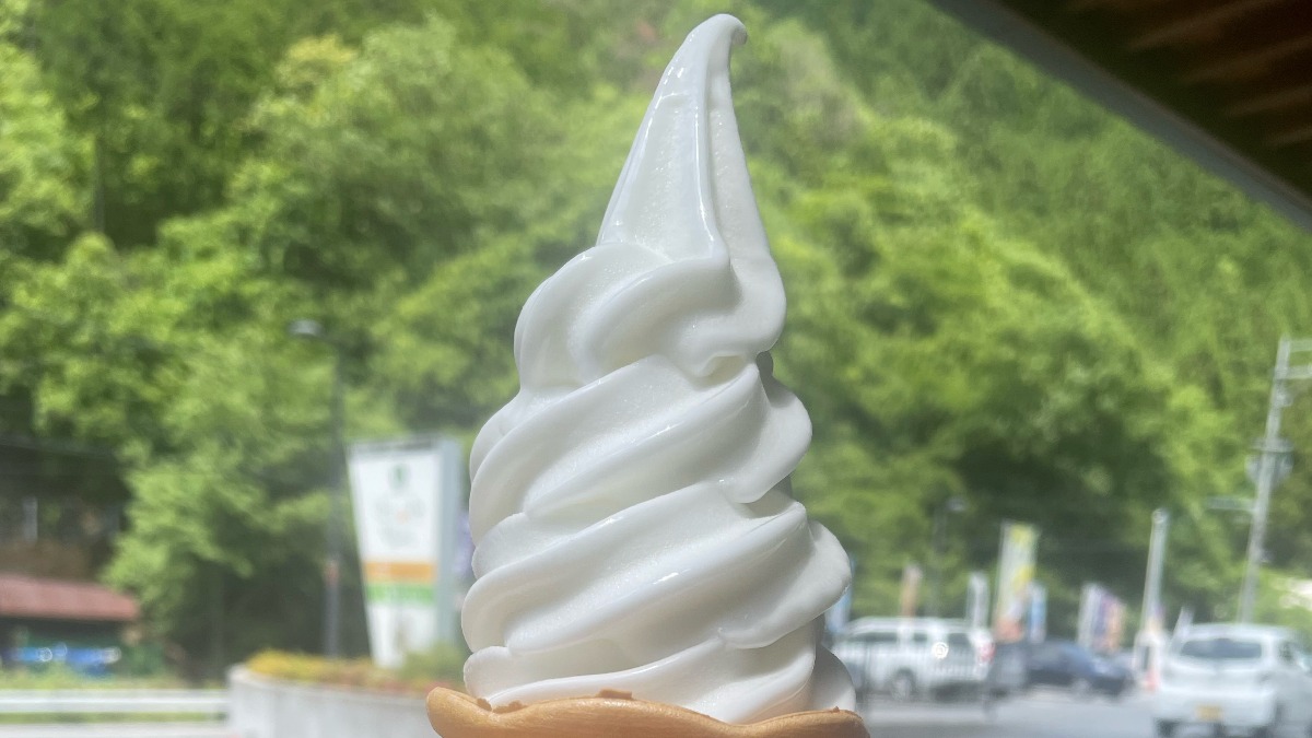 この夏ハマる！爽やかな柚子ソフトクリーム【小さな道の駅　ひよしのさとマルシェ／東吉野】