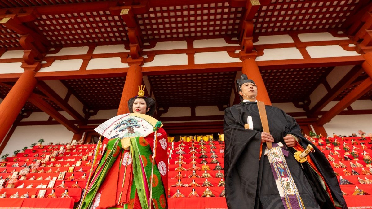 ひな祭り発祥の地・奈良で「平城京 ひいな節」開催中！3000体以上の雛人形に夜間演出や流し雛体験も【奈良市】