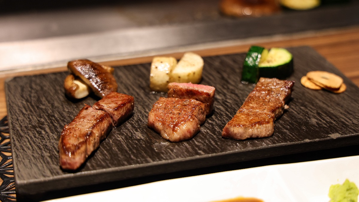 3,800円でここまで？橿原で出会った“価格感覚がバグる”和牛三種食べ比べランチ | steak&wine Lamp