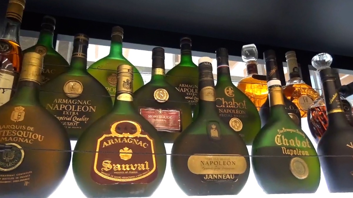 【新店】大和西大寺駅中に誕生！オールドボトルがお手頃な値段で飲めるバー｜お酒の美術館 西大寺駅店