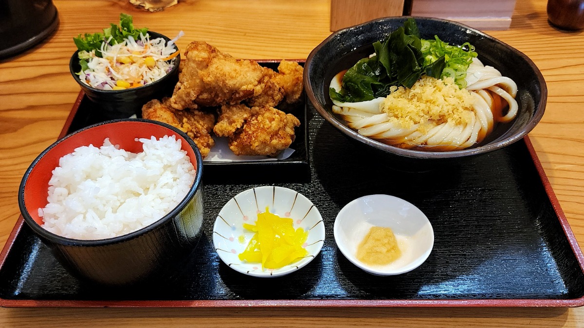 「カラアゲニスト」が作る大人気のランチ　ラーメン大好き中田メシ【情熱うどん荒木伝次郎｜橿原市】