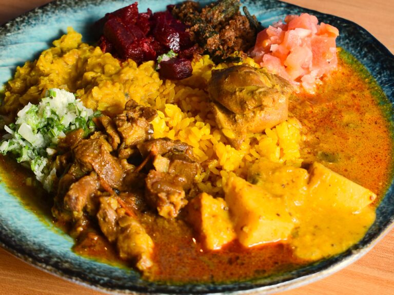 まるでスパイス秘密基地なカレー店でスリランカカレーを食す