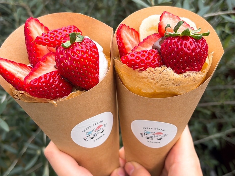 イチゴのクレープ