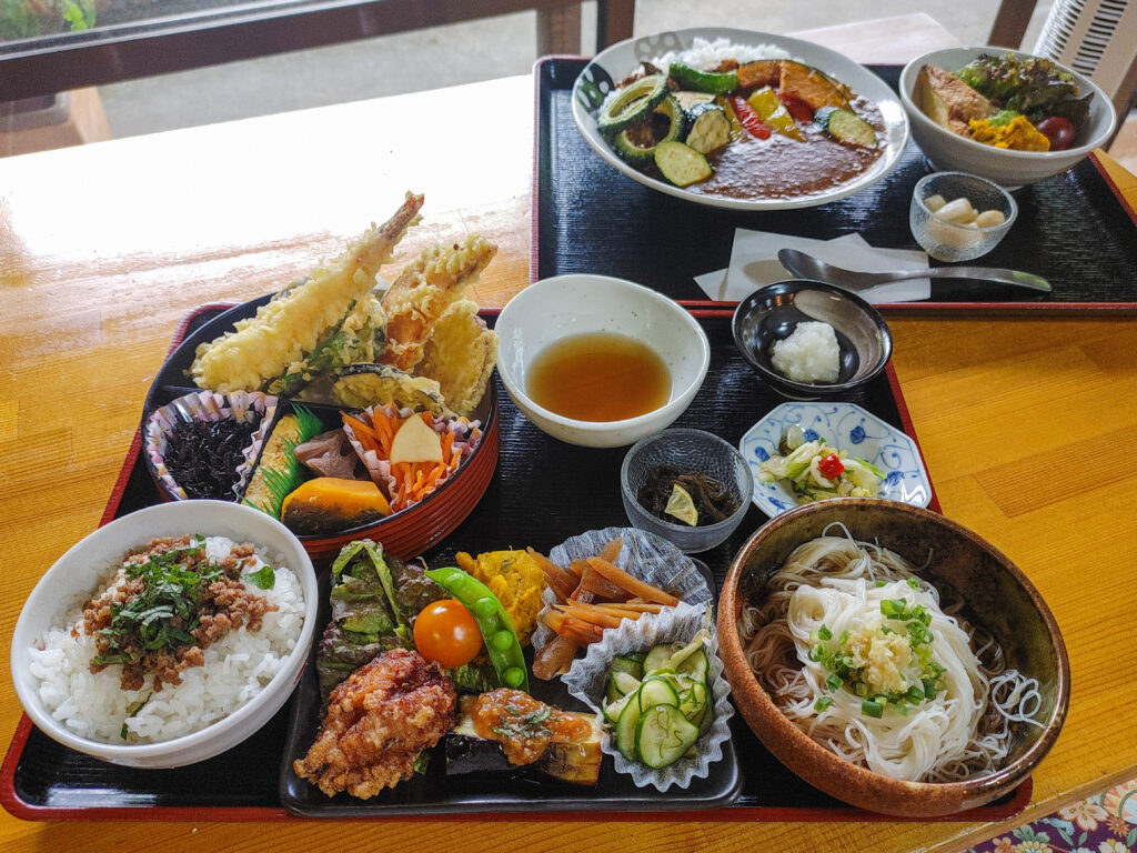 お食事処 里