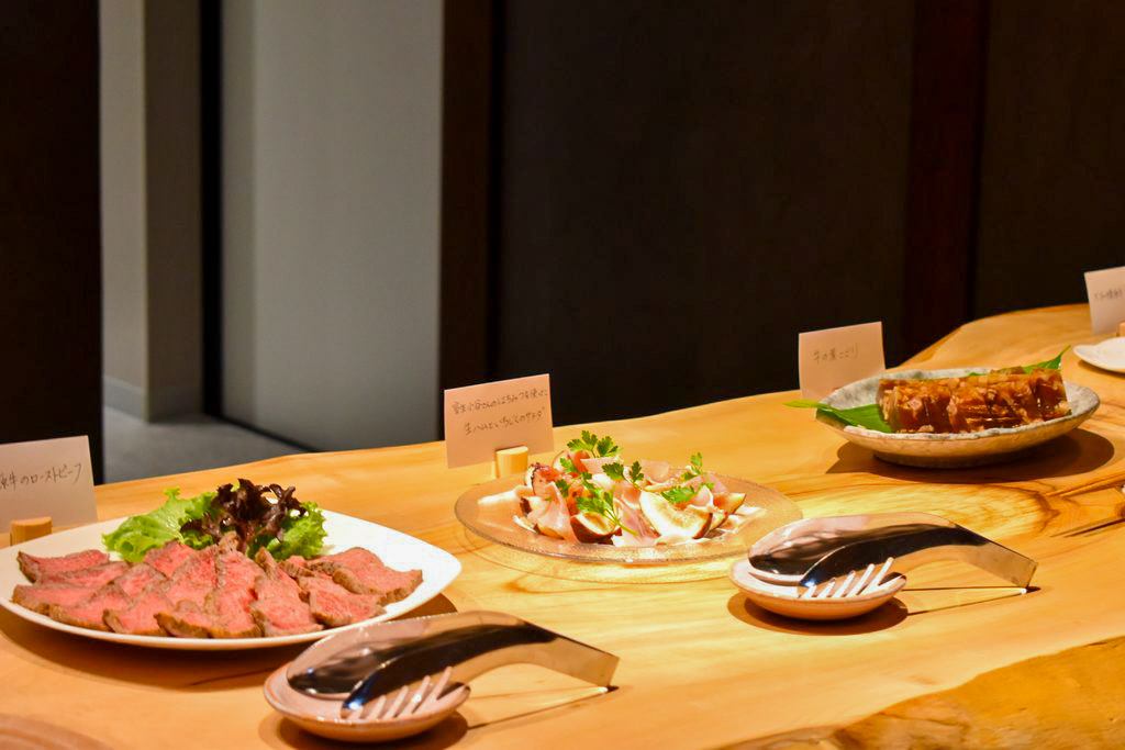肉 馳走 宿　瀧口