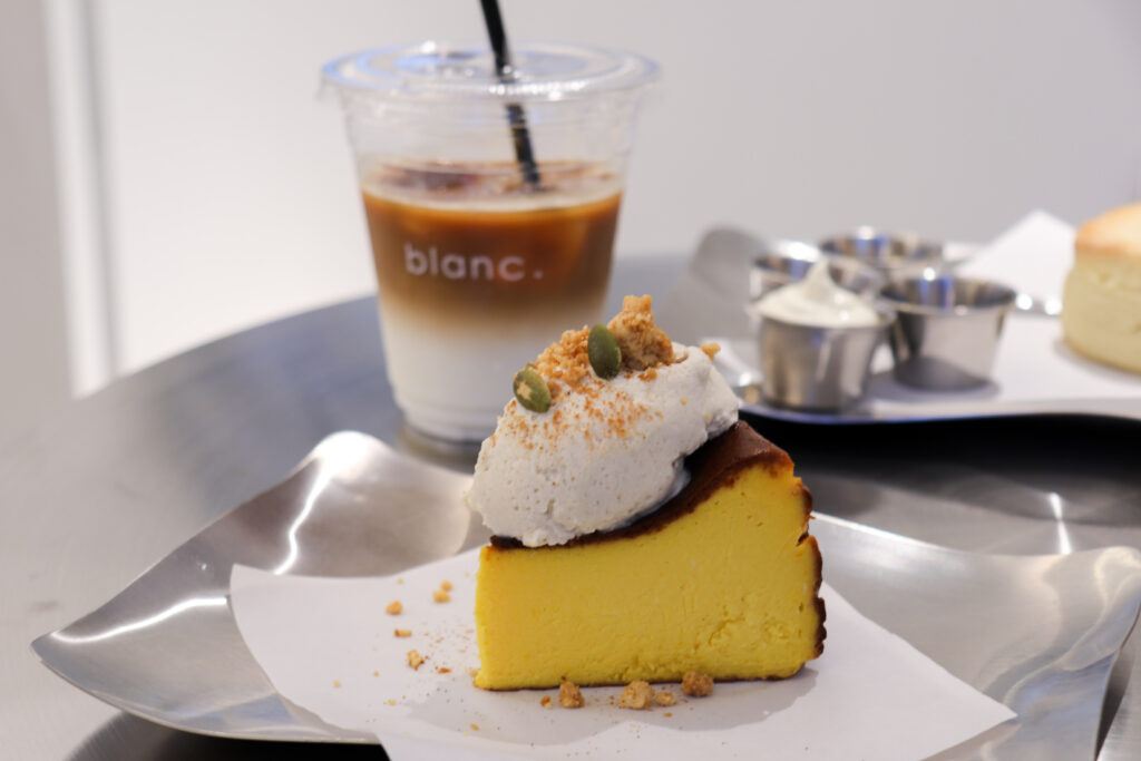 blanc.